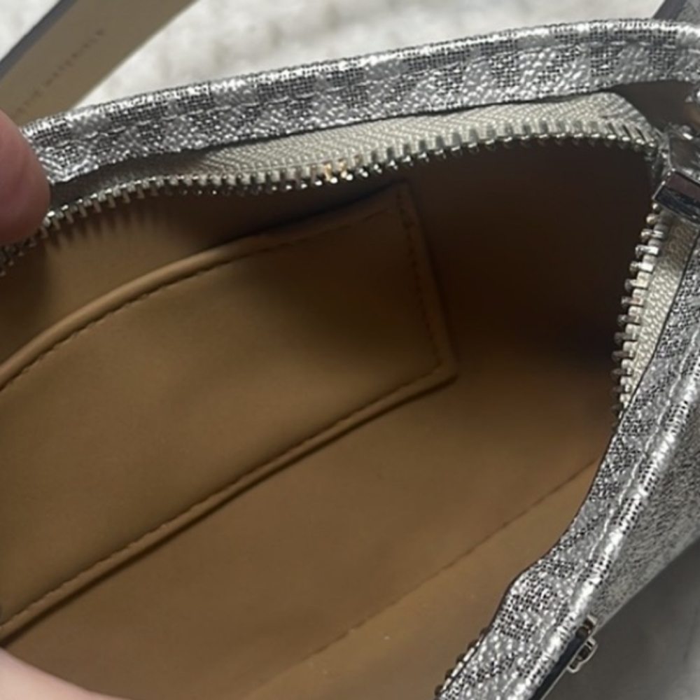 Michael Kors Silver Bag /Belt Fanny Pack - Picture 6 of 7